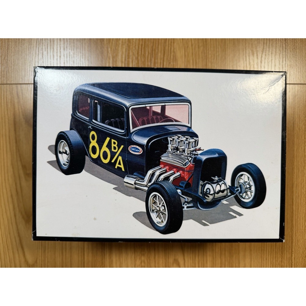 AMT 1/25 '32 Ford Victoria Lil' Viky Model Kit AMT902 Partially Started Hot Rod